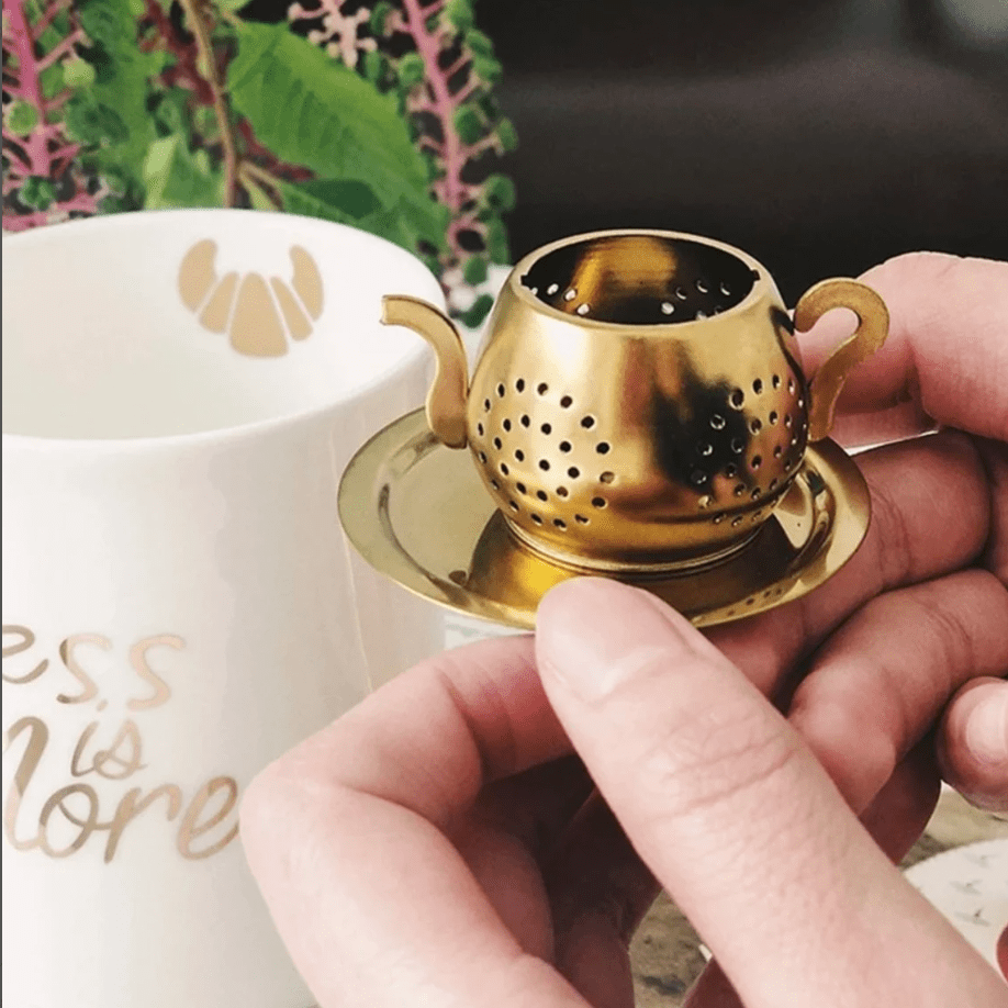 1pc elegant golden 304 stainless steel tea strainer with decorative handle fine mesh infuser for loose leaf tea   home and office use home tea accessory intricate patterns sophisticated   tea infuser details 2