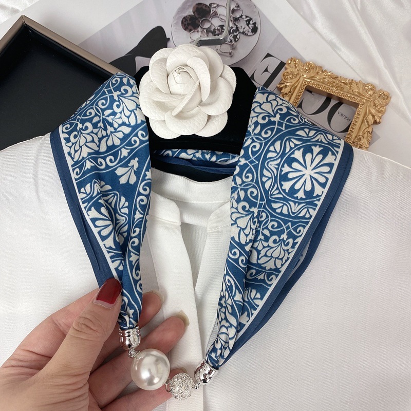 Imitation Mulberry Silk Scarf / Silk Bandanas For Women, Multi-use Hangzhou  Silk 70cm Square Scarves