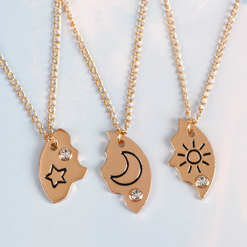 The Best Friendship Necklaces for Best Friends in 2023
