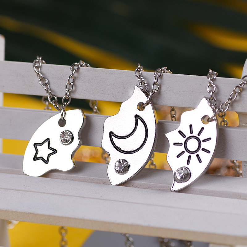 The Best Friendship Necklaces for Best Friends in 2023