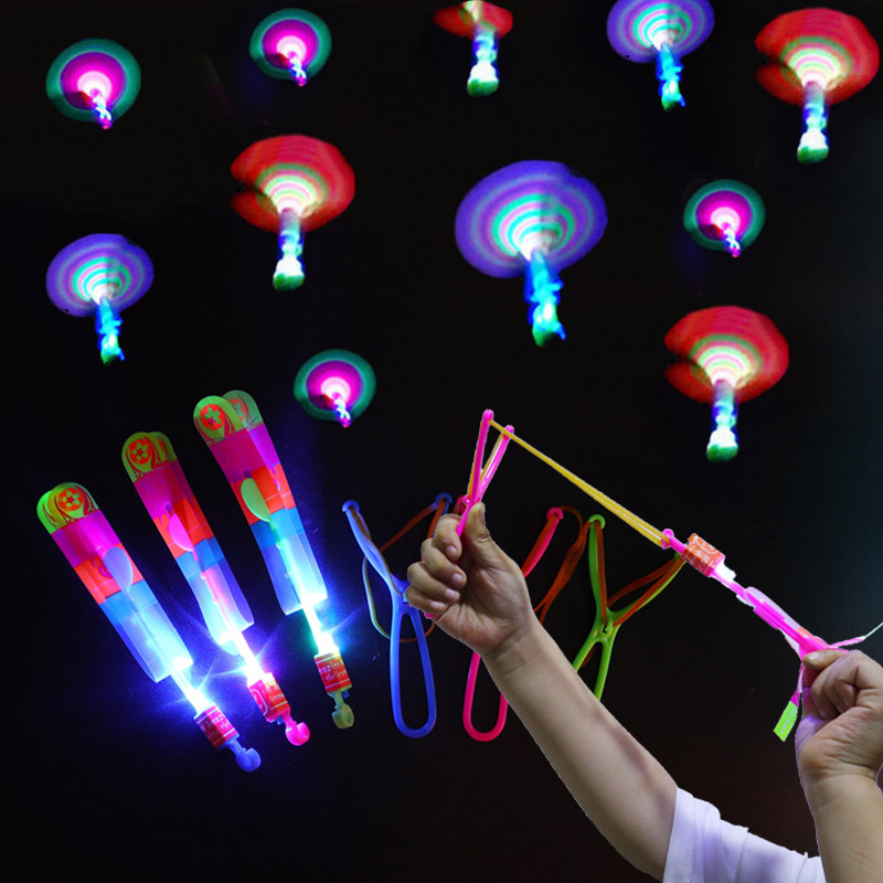 4 pièces incroyable lumière jouet flèche fusée hélicoptère volant jouet  lumière LED jouets fête amusant cadeau élastique catapulte