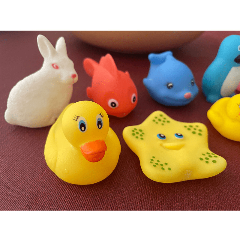 10pcs / set Animaux mignons Natation Jouets d'eau pour les enfants Soft  Rubber Float Squeeze Sound Squeaky Bathing Toy Pour bébé Jouets de bain