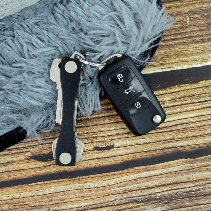 Temu Minimalist Pocket-Sized Key Holder and Key Organizer, Key Carrier Key Ring Loop Piece for Car Key Fob Keychain for Men, Christmas Styling & Gift