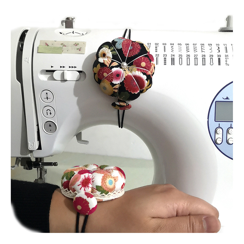 Elastic Wrist Pin Cushion Ring Pumpkin Shaped Wrist Pin Cushions for  Sewing, Needles Holder for Sewing (Brown Red)
