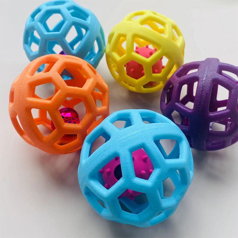 

Enhance Your Pet's Playtime With This High-elasticity Rubber Dog Ball Toy!