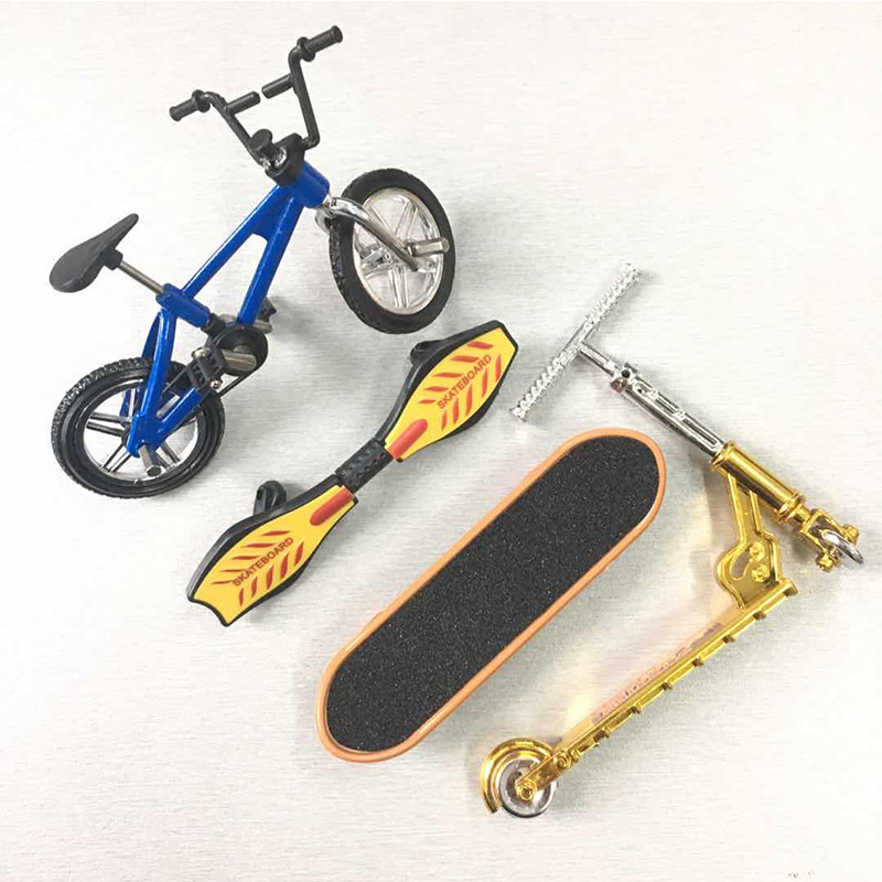  Grip and Tricks - Green Finger BMX Freestyle with 2 Extra Toy  Bike Wheels and 1 Finger Bikes Tool - Pack 1 Finger Toy for Kids 6+ Years  Old : Toys & Games