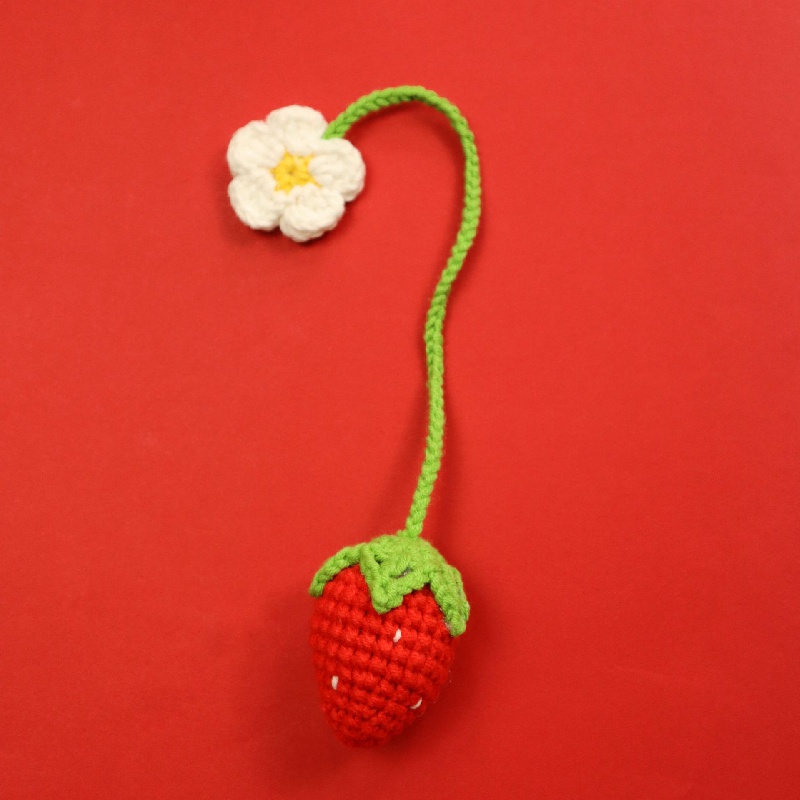 qbodp Handmade Crochet Pink Keychain Charm,Peach Pendant Key Ring  Aesthetics Ornament Key Chain Accessories for Women Wallet Bag Car Key