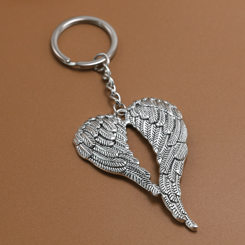 Porte-clés ange et ailes en forme de coeur argenté