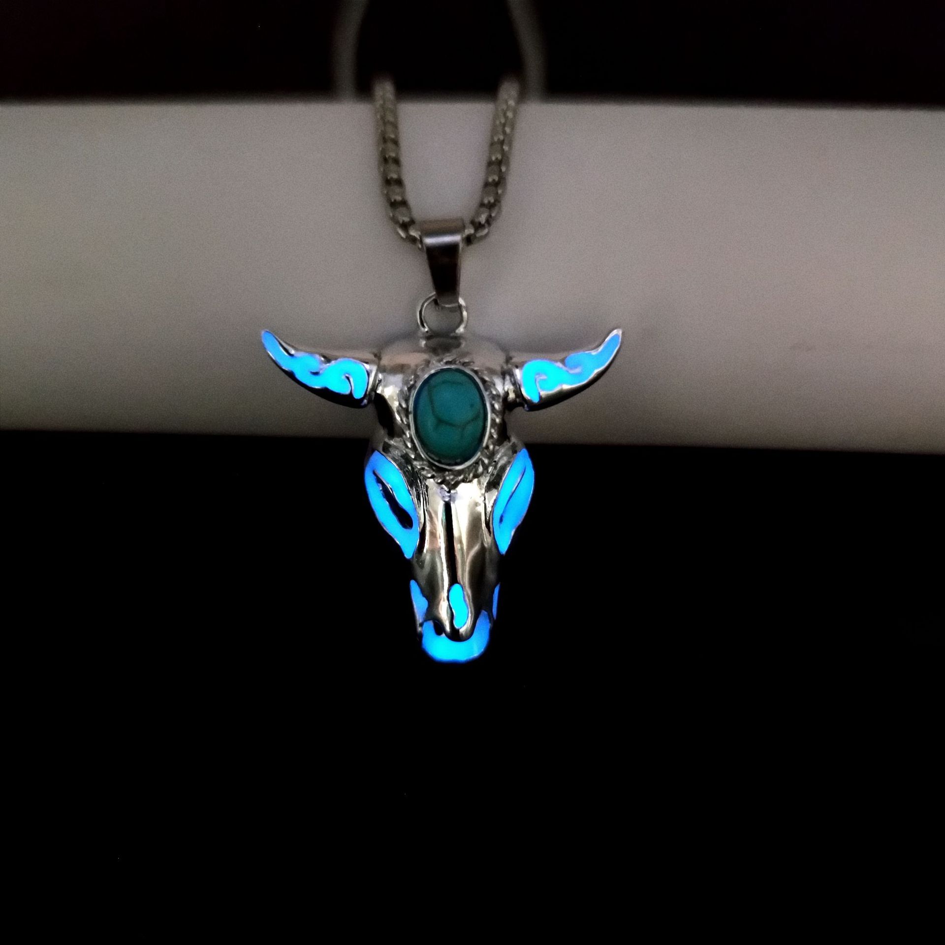 Image of 1pc Unisex Skull Necklace, Vintage Bull -the-dark Pendant, Halloween Festival Jewelry