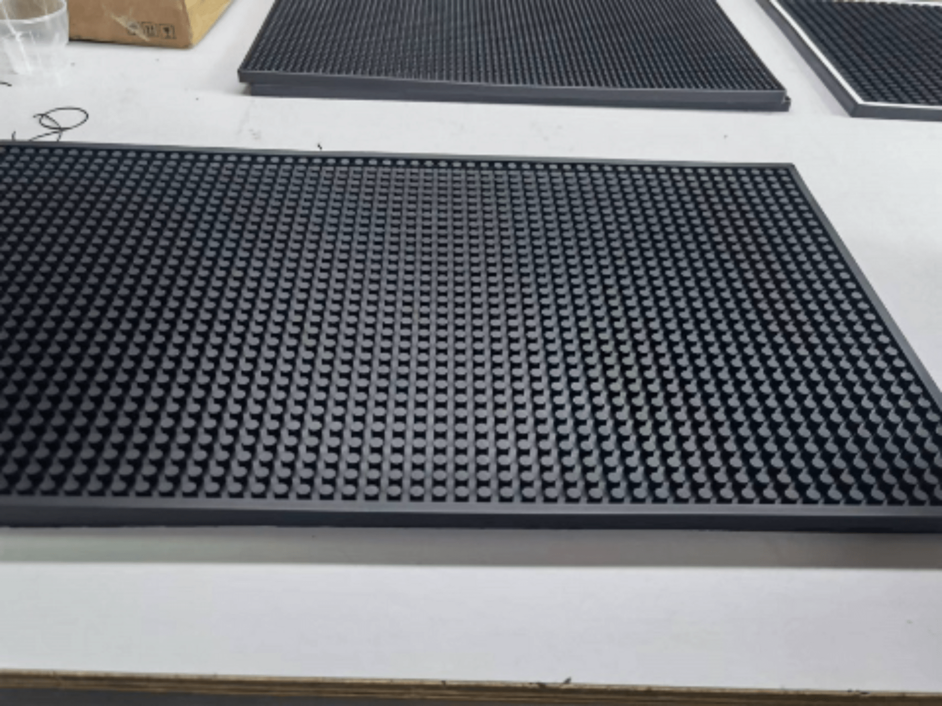 Pvc Soft Rubber Non-slip Drain Pad Heat Insulation Coaster Bar Mat