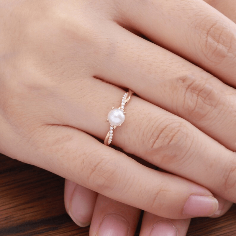 Simple Pearl Ring