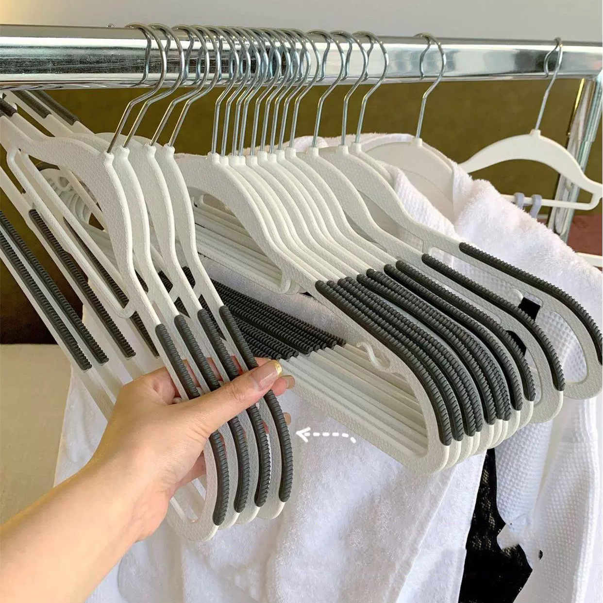 10pcs Plastic Hangers Non Slip Swivel Hook Space Saving Organizer