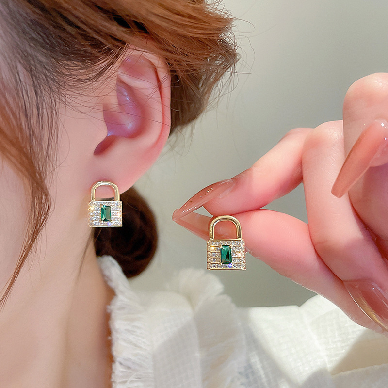 Korean Gentle Enamel Love Earrings Female 2023 New Light Luxury Niche  Design Ear Buckle Ear Jewelry - Temu