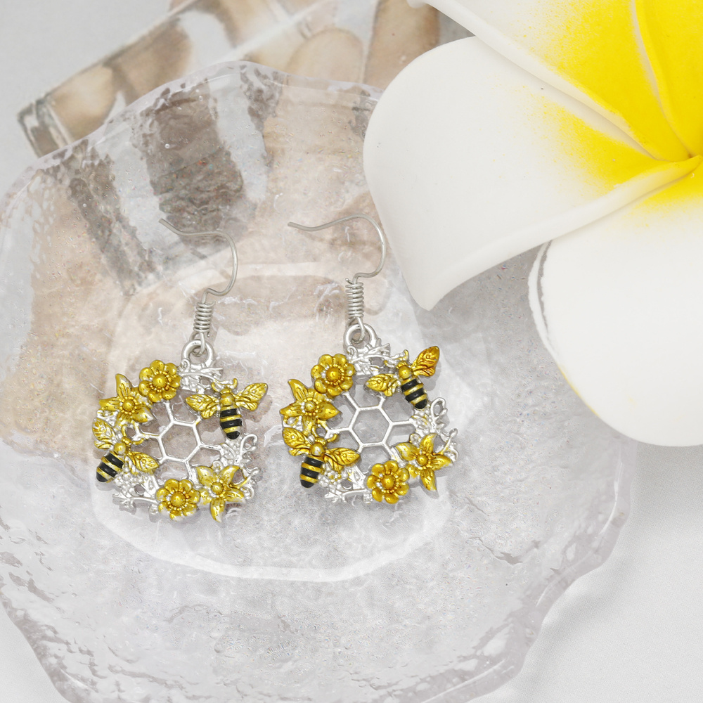 Fashion Bee Flower Honeycomb Earrings For Women And Girls As Birthday And  Christmas Gifts - Temu