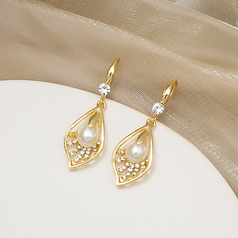 

Exquisite Leaf Shaped Drop Earrings Inlaid With Zircon Elegant Vintage Style Unique Gifts For Women Dupes Luxury Jewelry