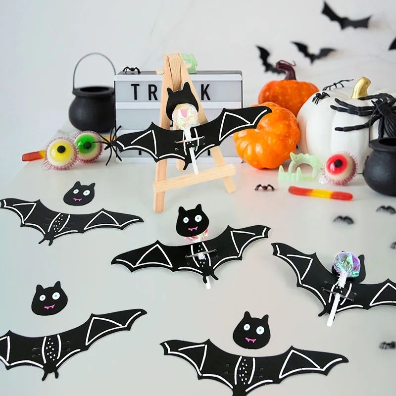 Chauve-souris En Papier Noir Avec Des Cadeaux Pour Halloween