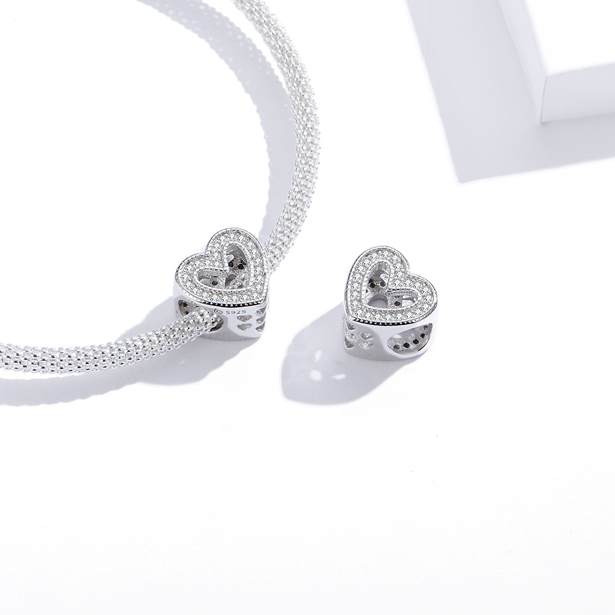 Pandora lavish store heart charm