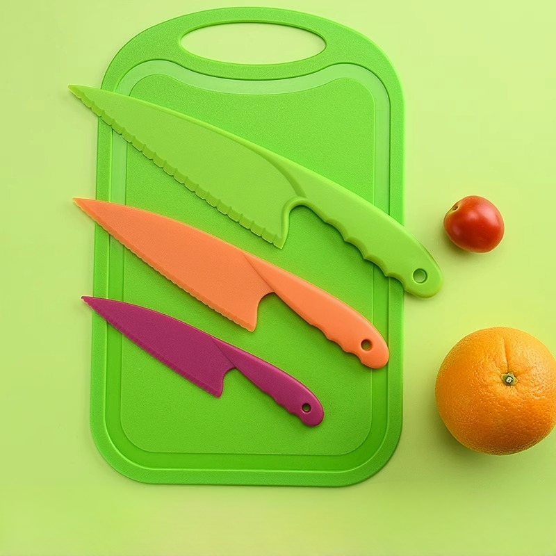 Child safe plastic fruit cutter