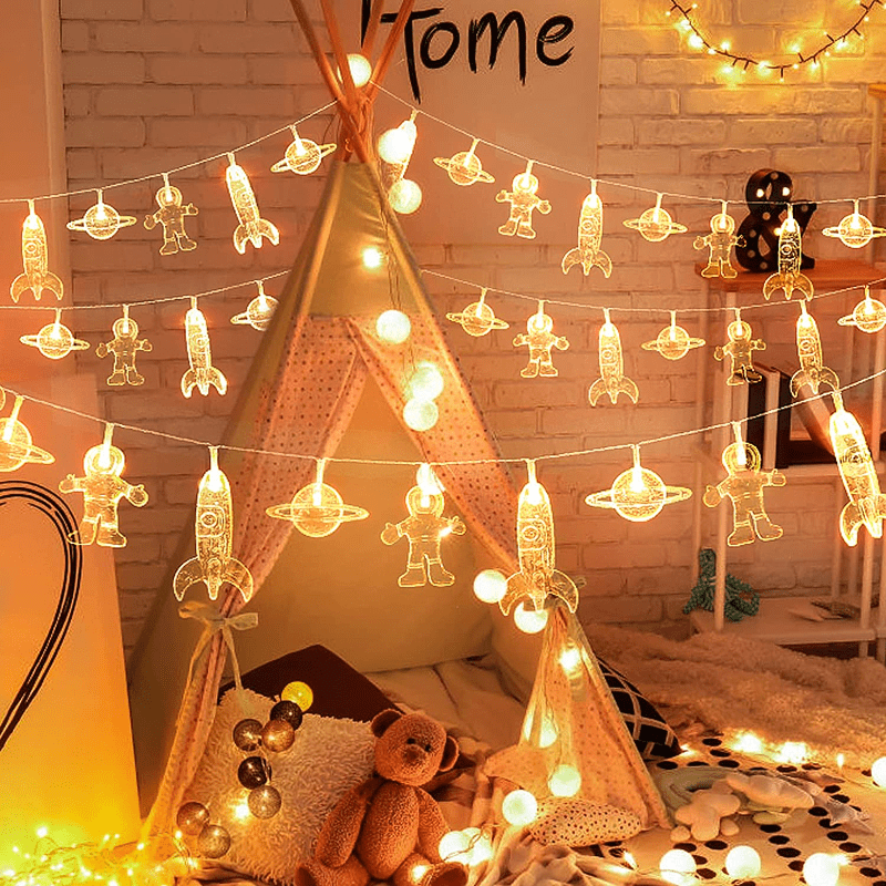 XINGHE Guirlande lumineuse à LED, Alimenté par pile, 3 m, 20 LED, chambre d' enfant LED guirlande lumineuse avec astronaute vaisseau fusée pendentifs,  pour Noël Fête d'anniversaire : : Luminaires et Éclairage