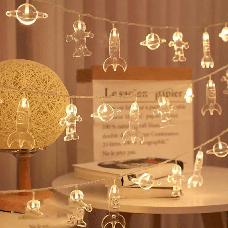 XINGHE Guirlande lumineuse à LED, Alimenté par pile, 3 m, 20 LED, chambre d' enfant LED guirlande lumineuse avec astronaute vaisseau fusée pendentifs,  pour Noël Fête d'anniversaire : : Luminaires et Éclairage