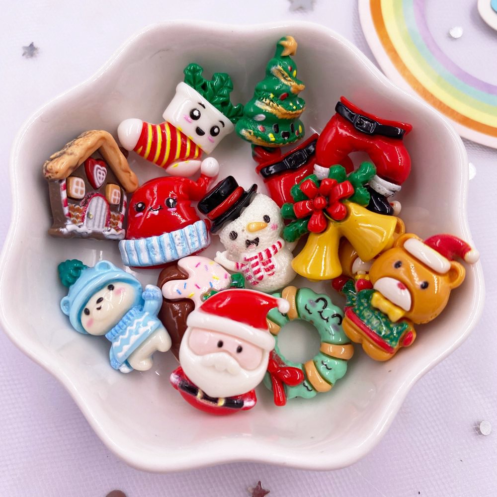 7PCS cartoon cute Santa Claus, snowman shaped mini decorative ornaments,  resin material decorative accessories desktop small ornaments, used for  Christmas socks or Christmas scene decoration