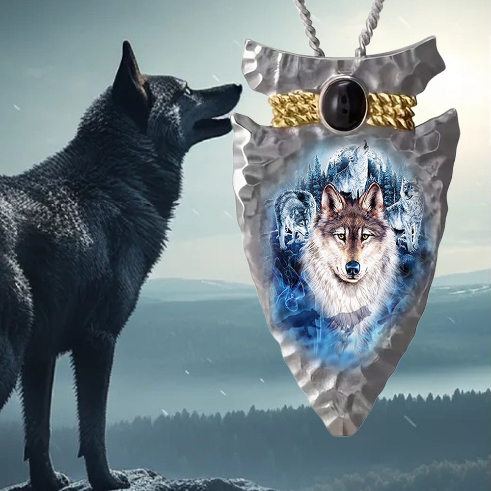 Iced out deals wolf pendant