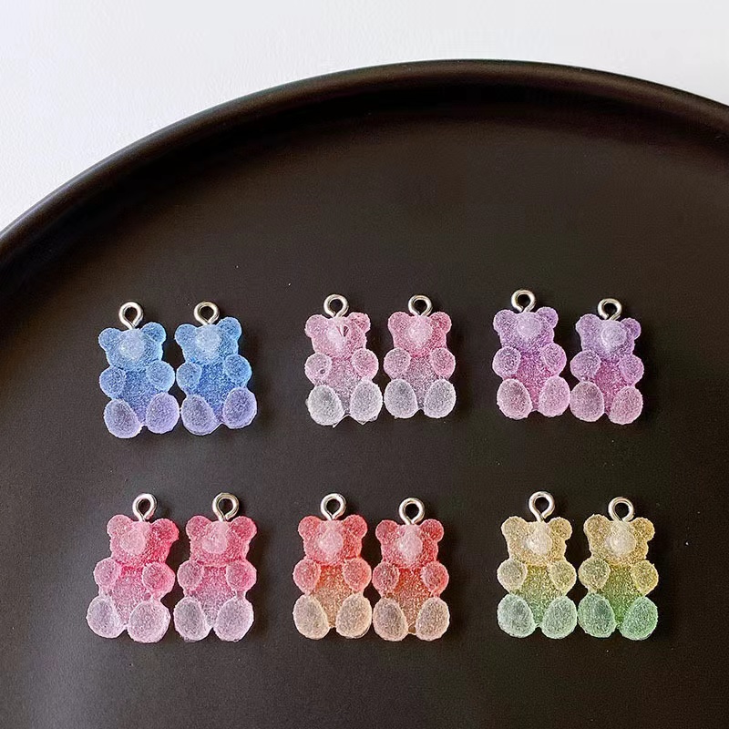 DANUDON 40pcs Gummy Bear Charms, 8 Colors DIY 3D Resin Gummy Bear Beads Charms Glitter Gradient Candy Cartoon Bear Keychain Pendant for DIY Jewelry