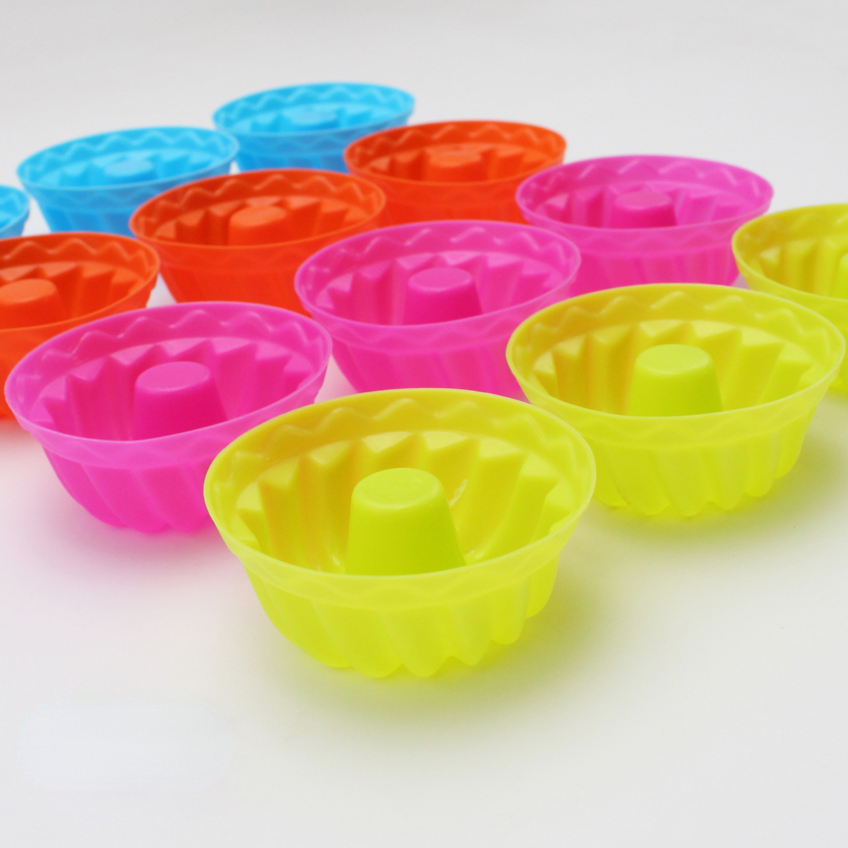 6pcs Random Cupcake Mold Set,Silicone Muffin Cups, Home Baking Cake Donut  Pudding Jelly Mould