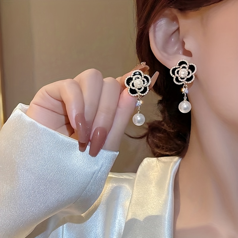Camellia Pearl Black Flower Earrings High Fashion Small Pearl 
