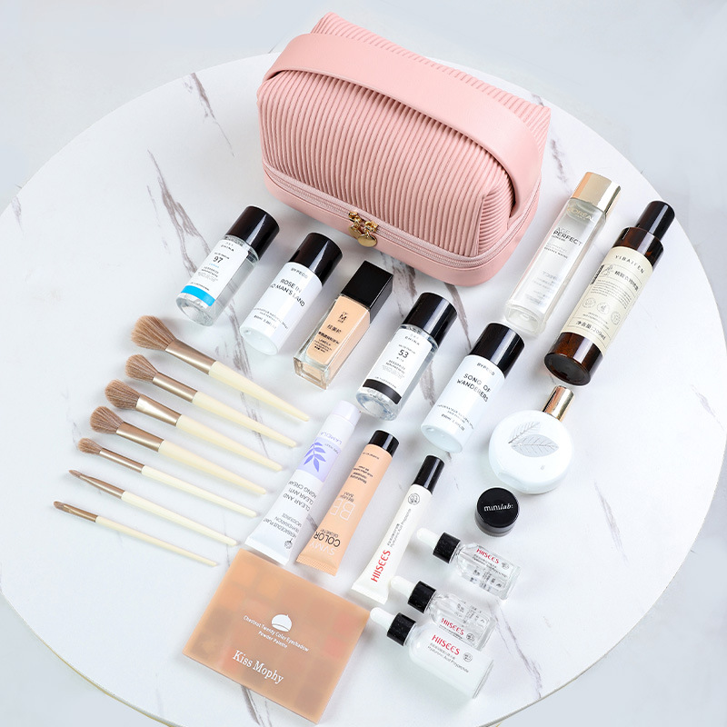 Everything in my travel makeup bag!! Makeup bag: @louisvuitton via @thredup  Brush holder: @fashion Makeup from: @lancomeofficial…