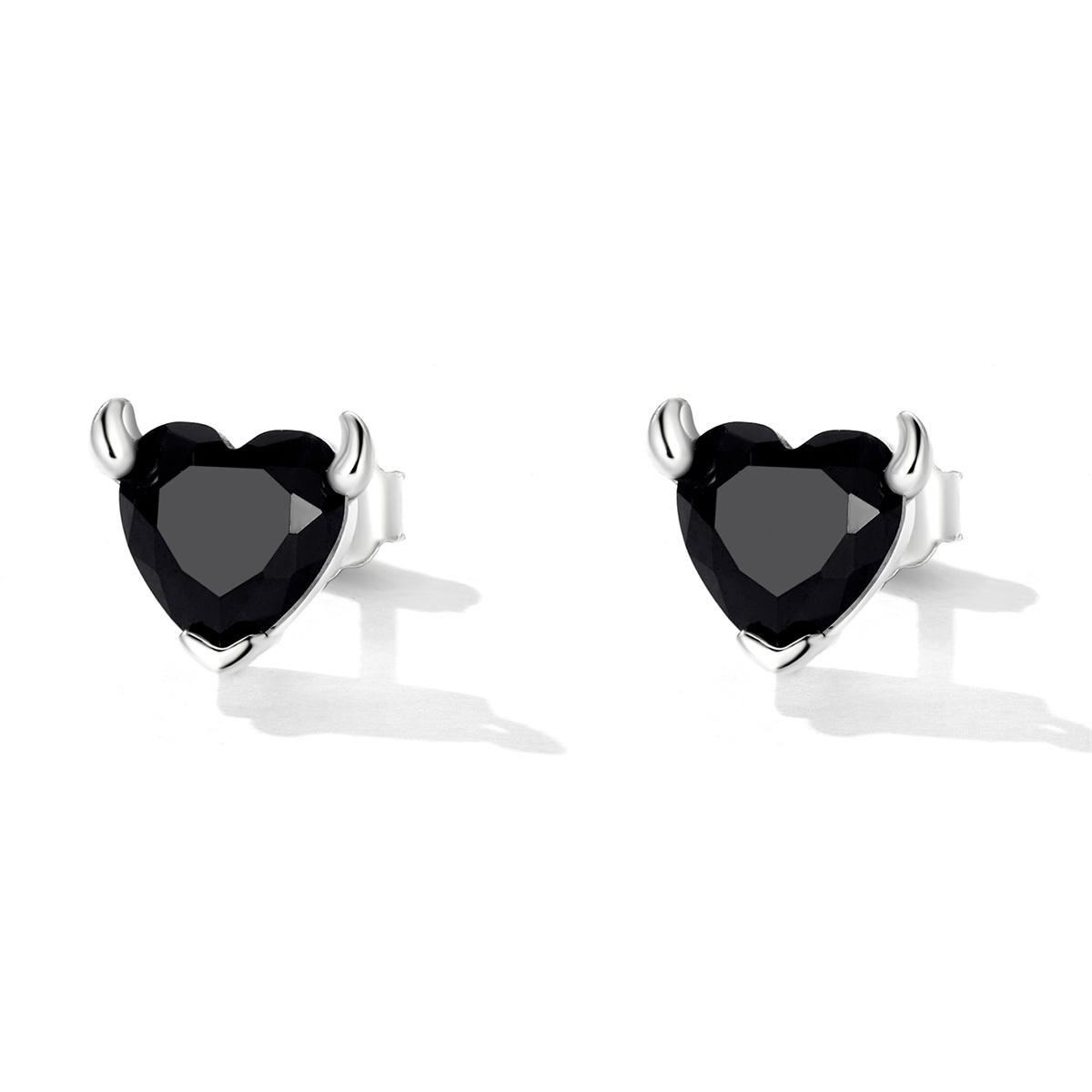  2023 Women's Fashion Zircon Heart Shaped Stud Earrings