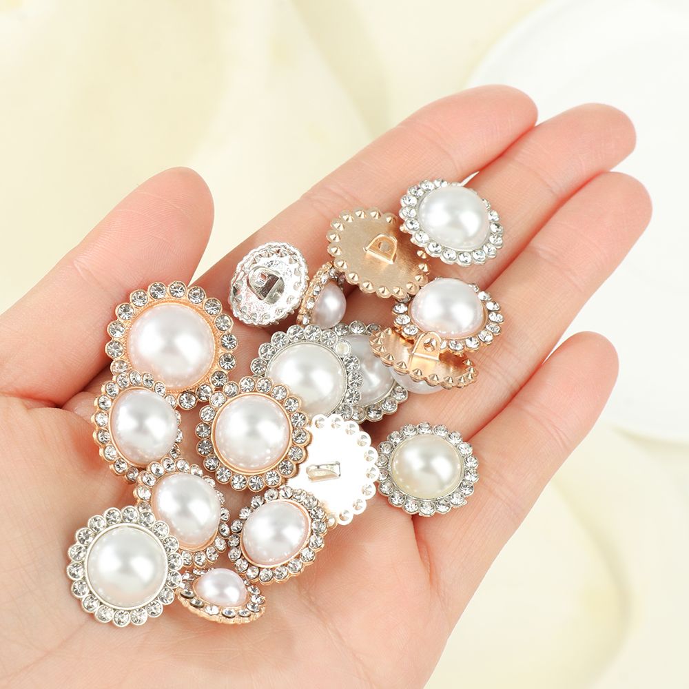 Botones Dorados con Perlas