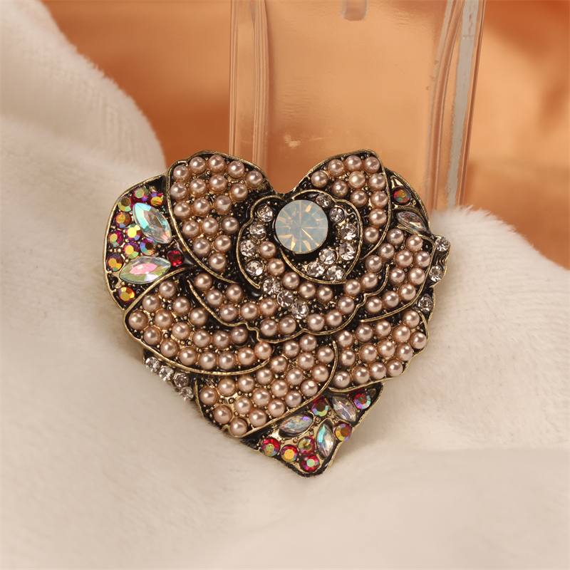 Elegant Faux Pearl Decor Heart-shaped Brooch Pin, Coat Sweater Accessories