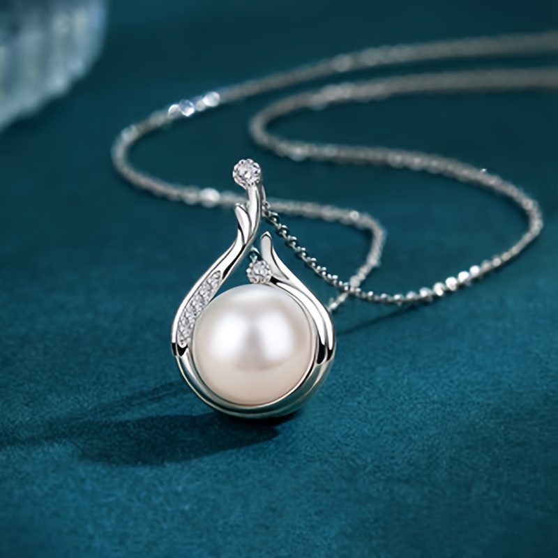 Chunky Pearl Teardrop Necklace | Vintage Bling