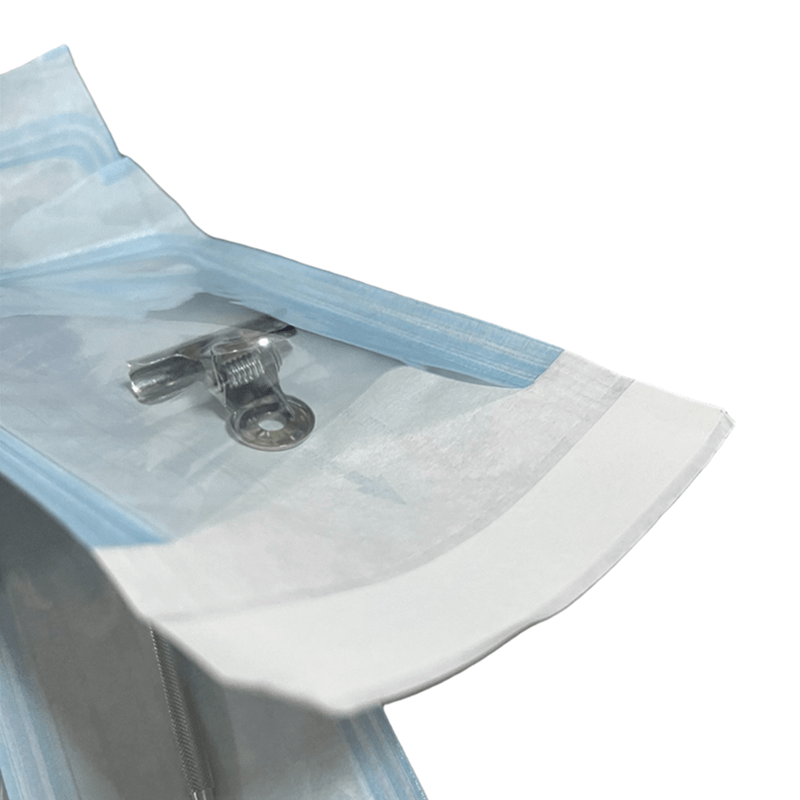 Herramientas de manicura embalaje bolsa de papel kraft para futuras de la  esterilización. Salón de belleza. Limpieza y desinfección Fotografía de  stock - Alamy