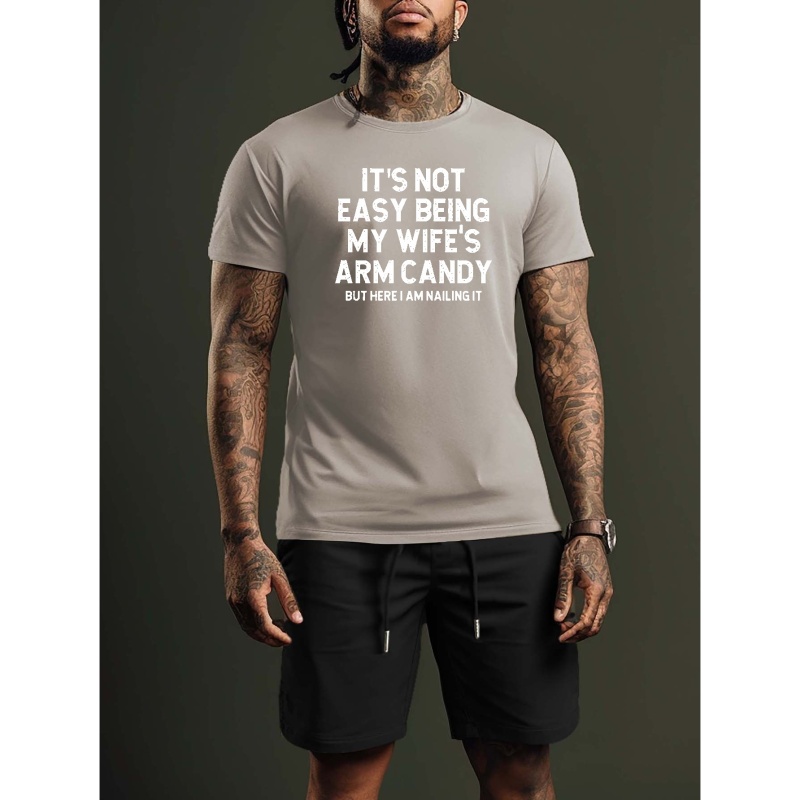 Plus Size Men's "It's Not Easy Being My Wife's Arm Candy" Graphic Print T-shirt & Shorts Set For Summer, Stylish Oversized 2Pcs Outfits For Males, Men's Clothing