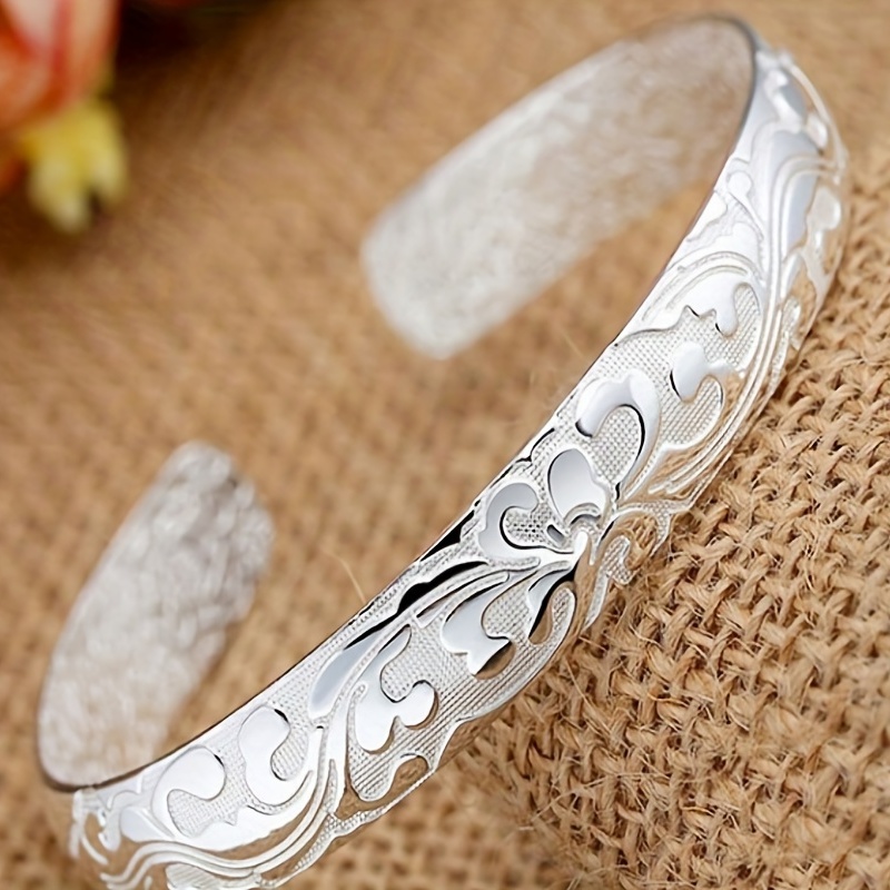 Vintage Silvery Adjustable Bracelet Antique Cuff Bangle with Flower Pattern