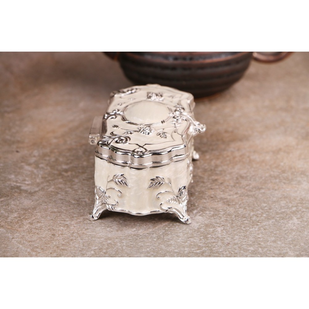 Metal on sale ring box