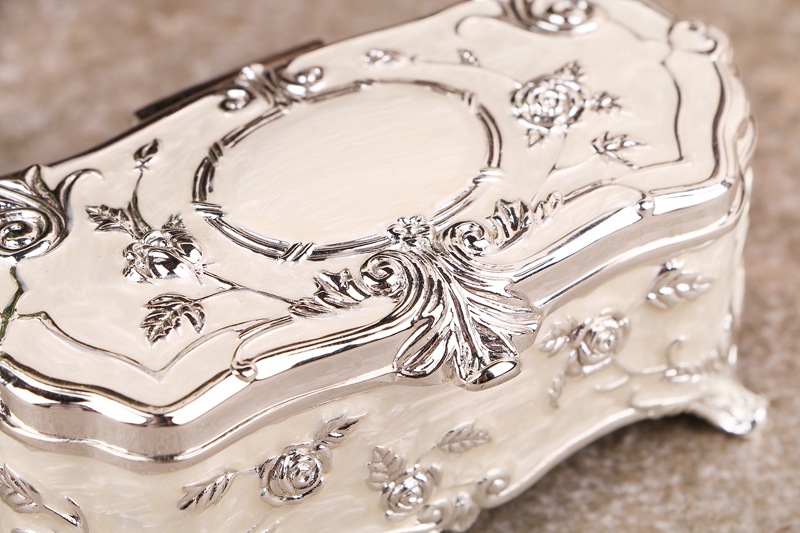 Small European Silvery and White Metal Jewelry Box with Ring Storage  Box, Necklace Storage Box, Trinket Storage, Desktop Vintage Decoration Box, 