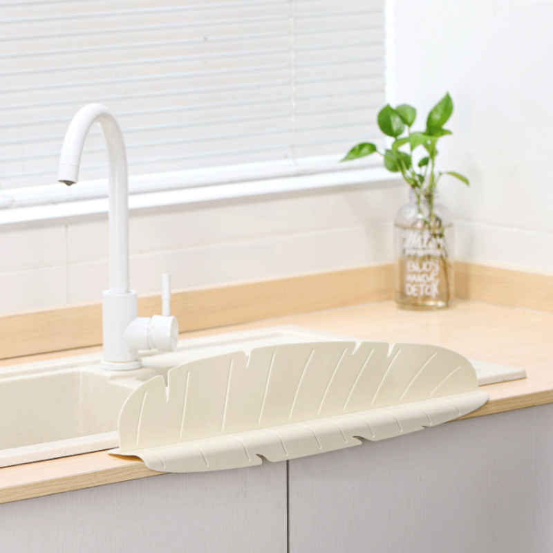 Kitchen Sink Accessories Set: Faucet Splash-proof Water Baffle