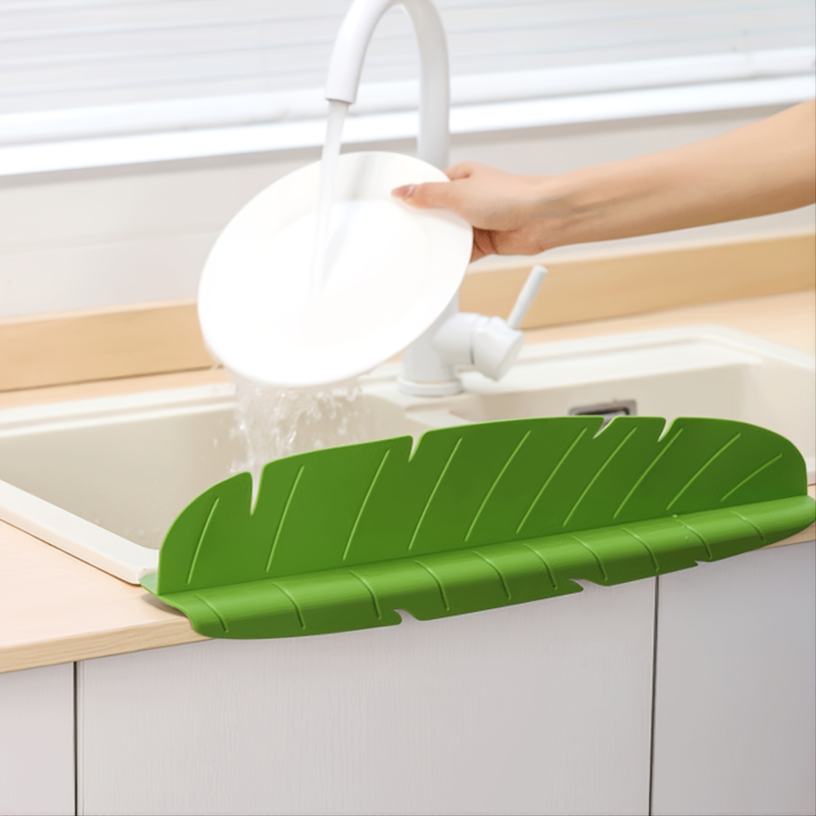 Kitchen Sink Accessories Set: Faucet Splash-proof Water Baffle