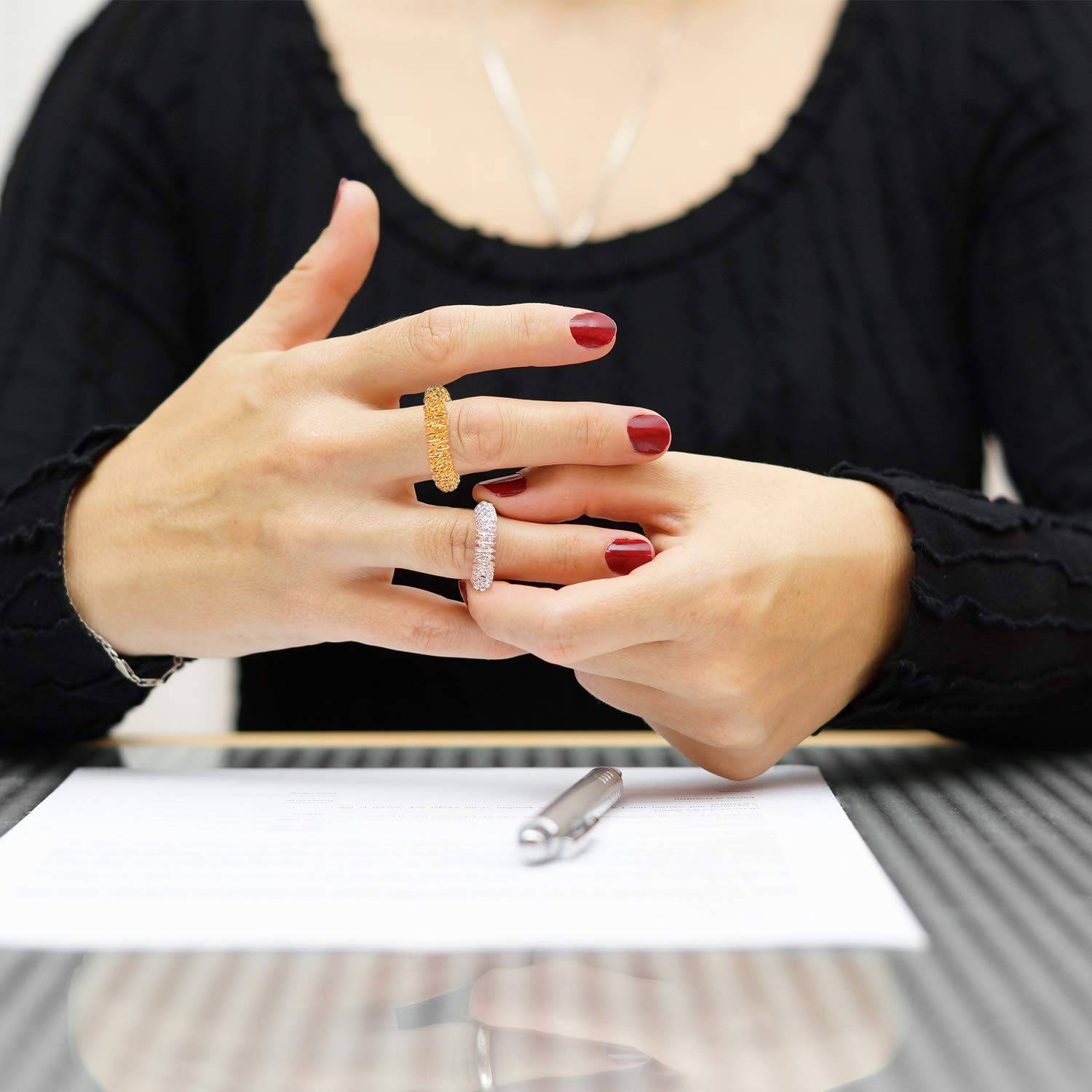 Spiky store finger ring