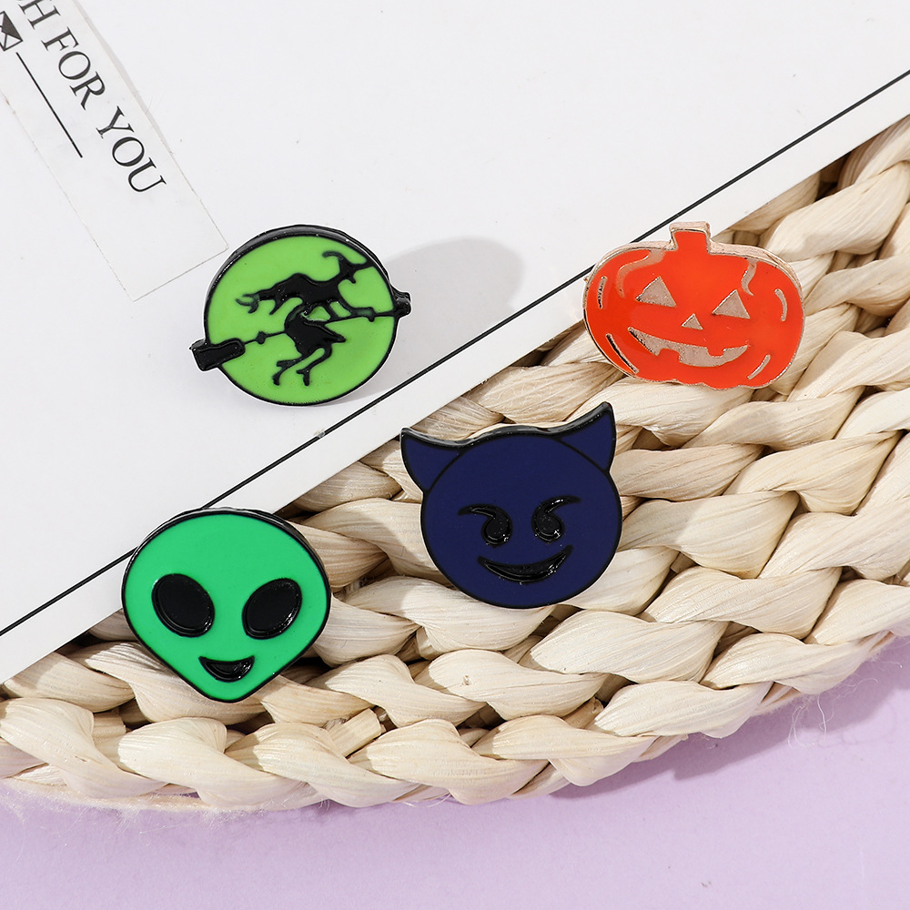 1/4pcs Abóbora De Desenho Animado Fantasma Alien Etc Forma Broche Anime Pin  Acessórios Presente De Halloween - Temu Portugal