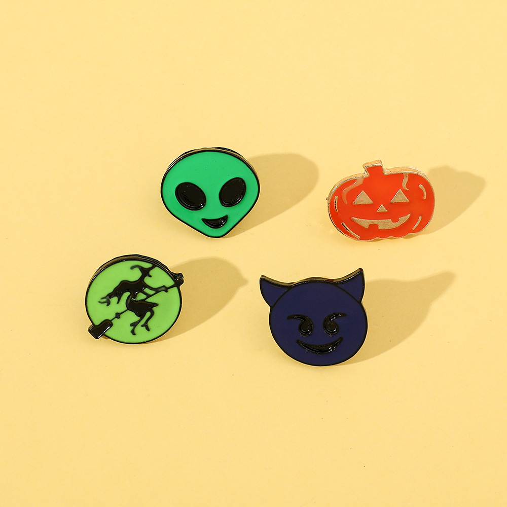 1/4pcs Abóbora De Desenho Animado Fantasma Alien Etc Forma Broche Anime Pin  Acessórios Presente De Halloween - Temu Portugal