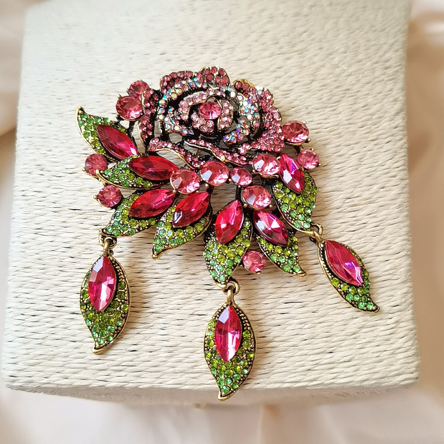 Comprar Broche de flores vintage con diamantes de imitación, decoración de  prendas para mujeres y niñas, broche de flores de lujo, accesorios de boda,  regalos de joyería de moda