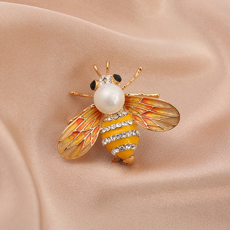 Cute Bee Brooch Insect Corsage Backpack Lapel Pin Men - Temu