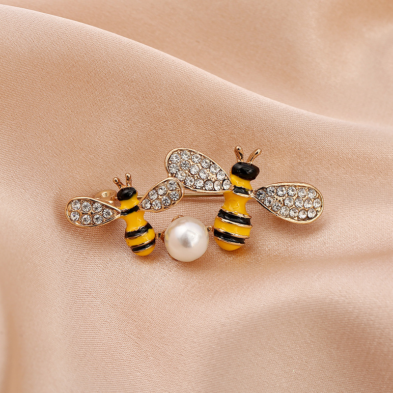 Cute Bee Brooch Insect Corsage Backpack Lapel Pin Men - Temu