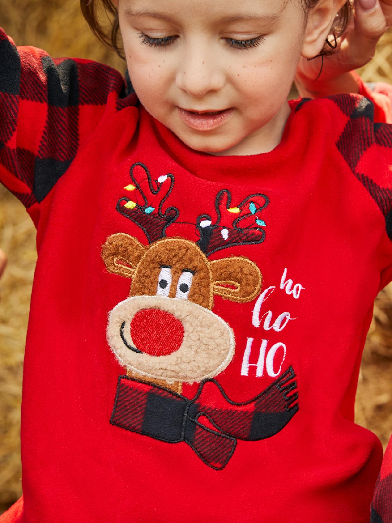 Los Niños Abrazan En Vacaciones De Navidad Polar Pijamas Fotos, retratos,  imágenes y fotografía de archivo libres de derecho. Image 23792728