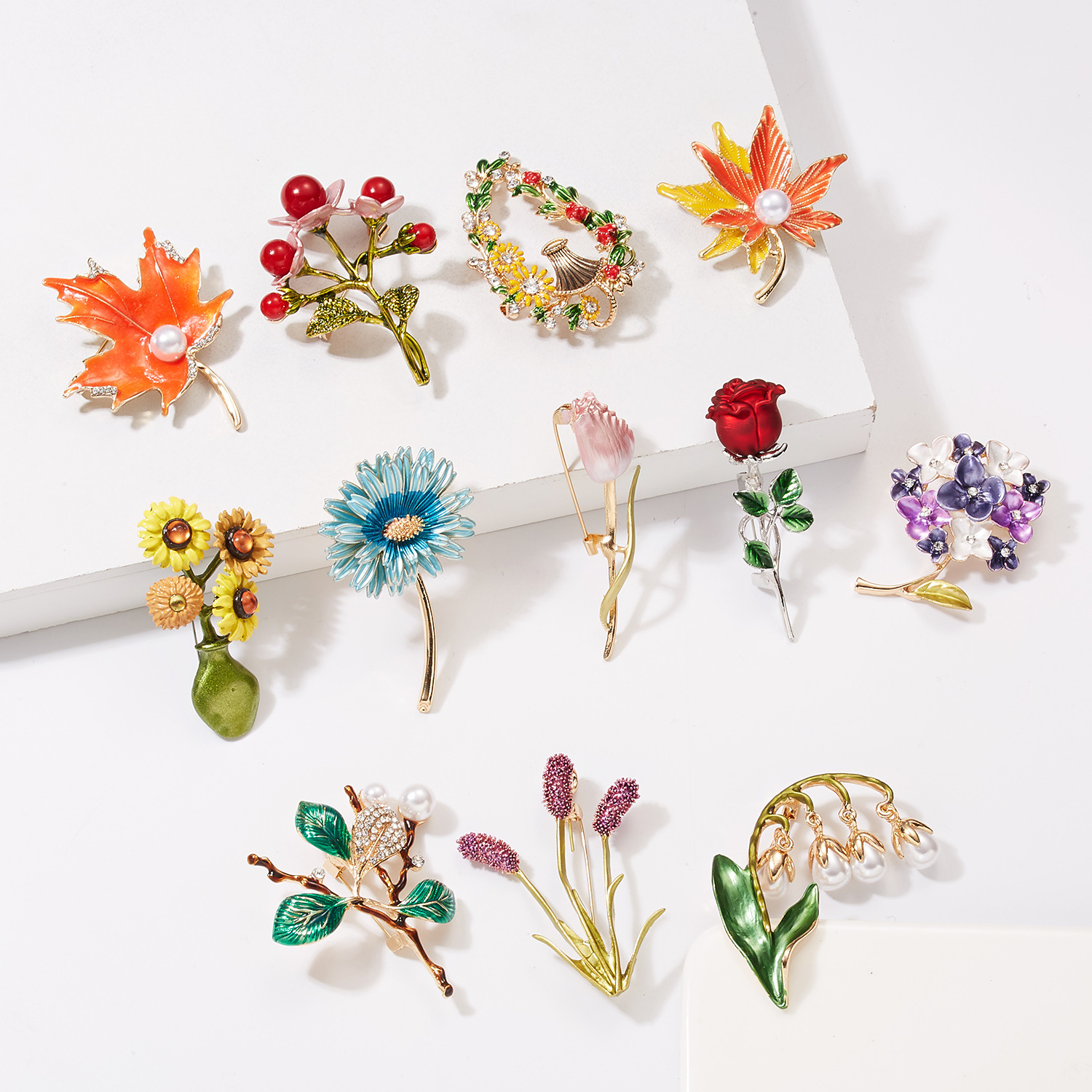 Beautiful Sunflower Flower Brooch Pins for Women Fashion Crystal Enamel  Dress Coat Hat Jewelry Wedding Party Gift Accessories