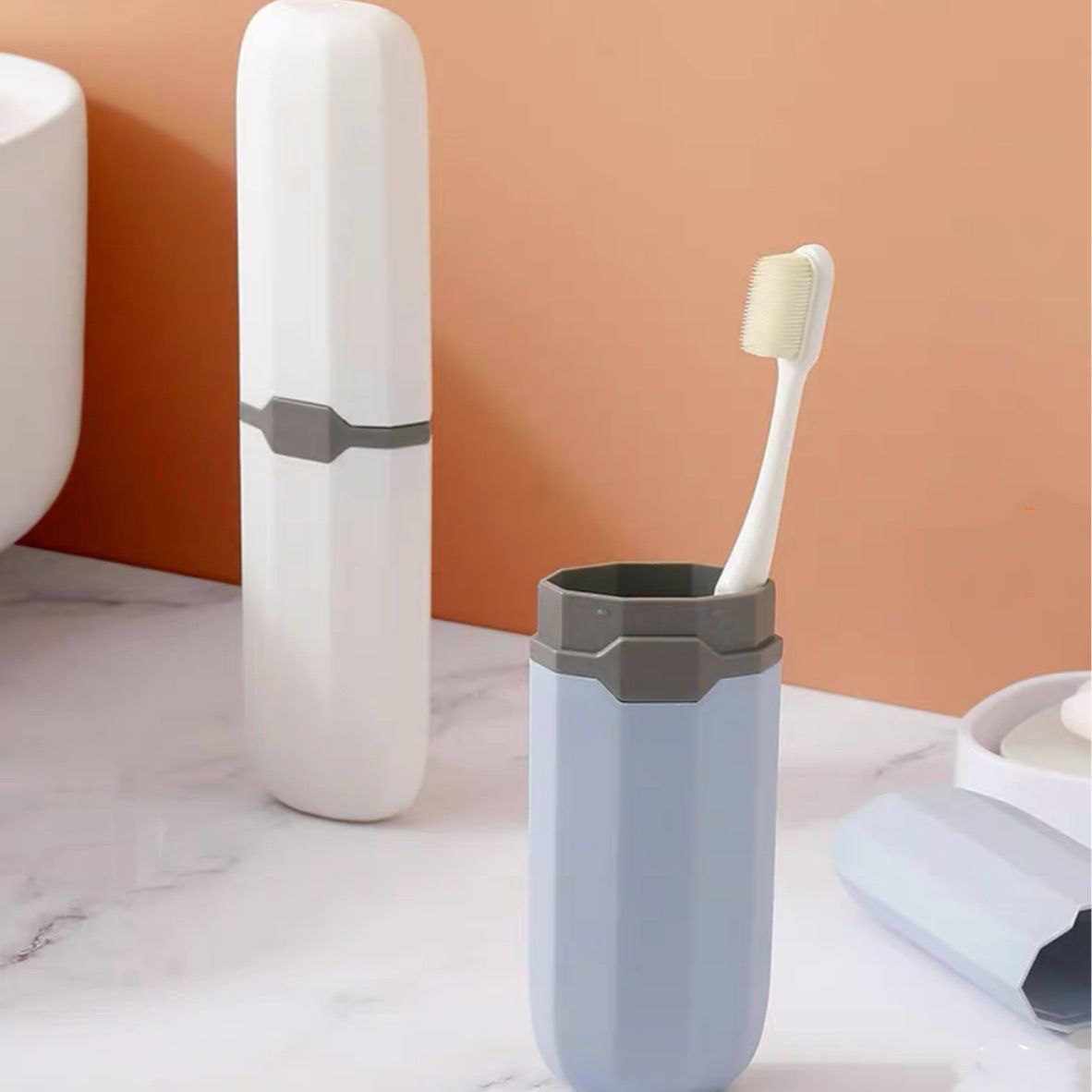 Keeping your Toothbrush and Toothbrush Holder Clean